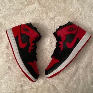 BNIB Jordan 1 Mid Banned